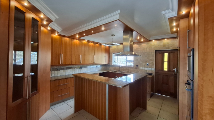 4 Bedroom Property for Sale in Menkenkop Western Cape